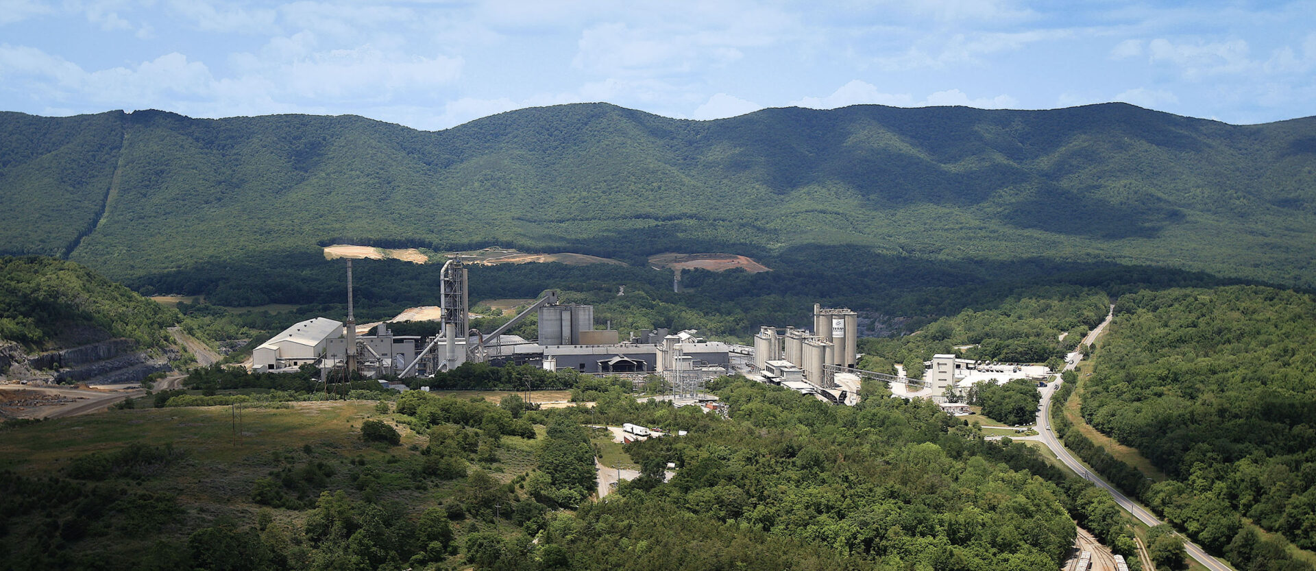 TITAN CEMENT Online